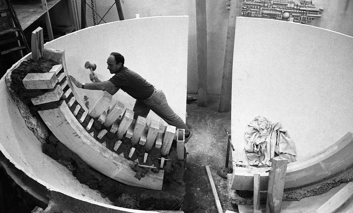 Arnaldo Pomodoro all'opera